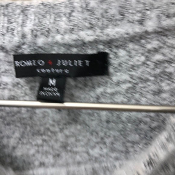 ROMEO + JULIET grey crop ruffle sleeve‎ sweater - Picture 5 of 7